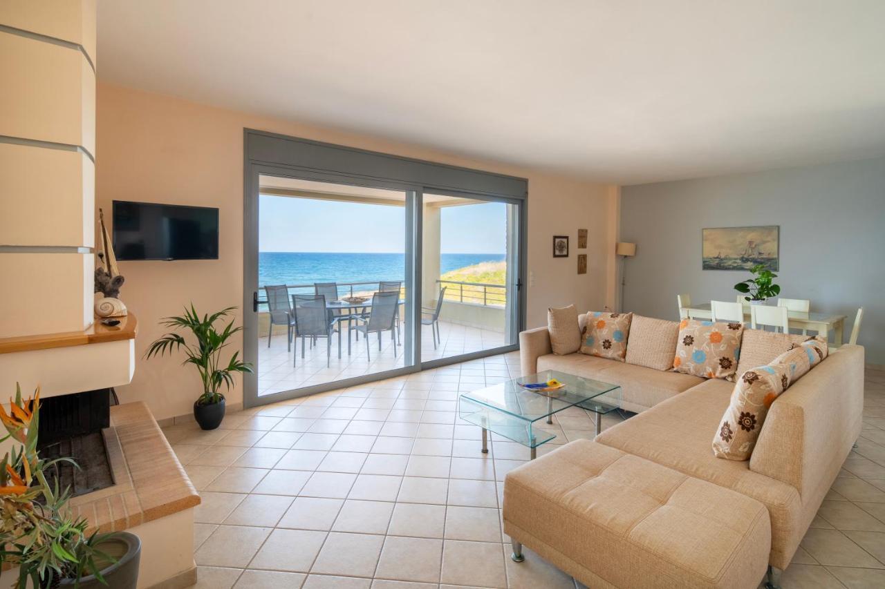 Spacious Beachfront Maisonettes With Stunning Views & A Private Beach โมเน็มวาซี ภายนอก รูปภาพ