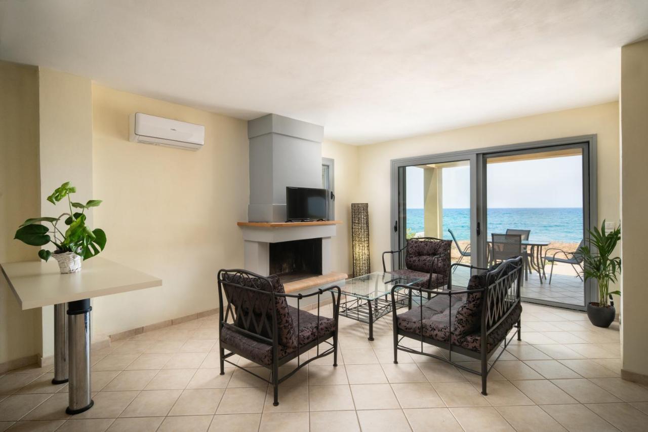Spacious Beachfront Maisonettes With Stunning Views & A Private Beach โมเน็มวาซี ภายนอก รูปภาพ