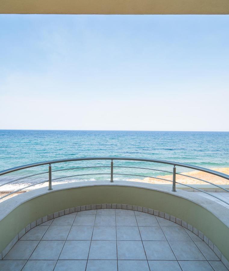 Spacious Beachfront Maisonettes With Stunning Views & A Private Beach โมเน็มวาซี ภายนอก รูปภาพ