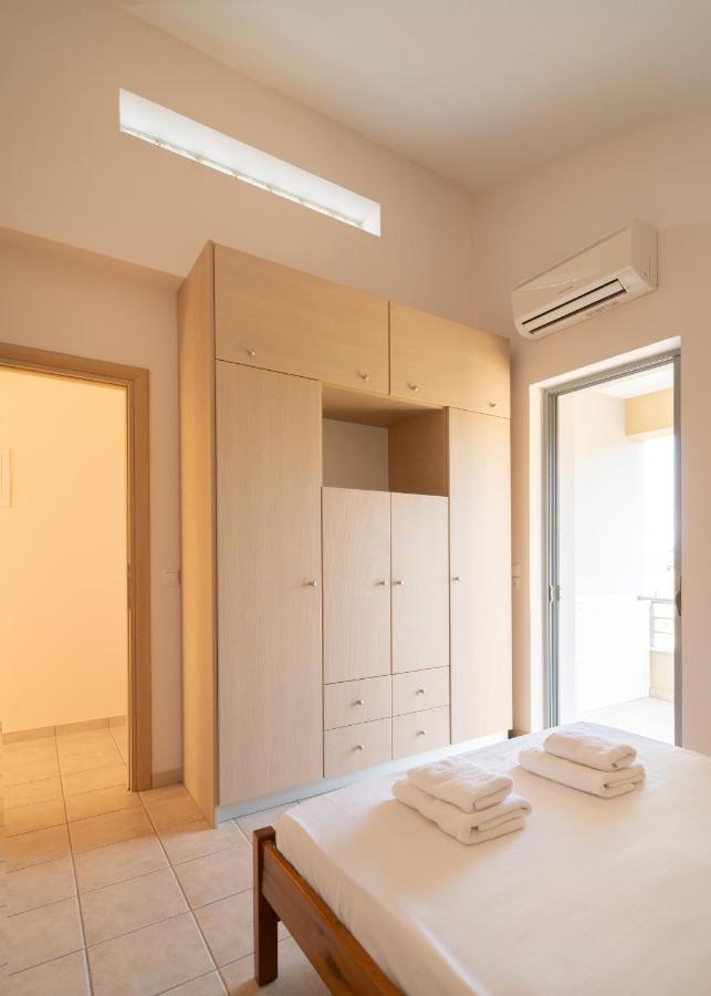 Spacious Beachfront Maisonettes With Stunning Views & A Private Beach โมเน็มวาซี ภายนอก รูปภาพ