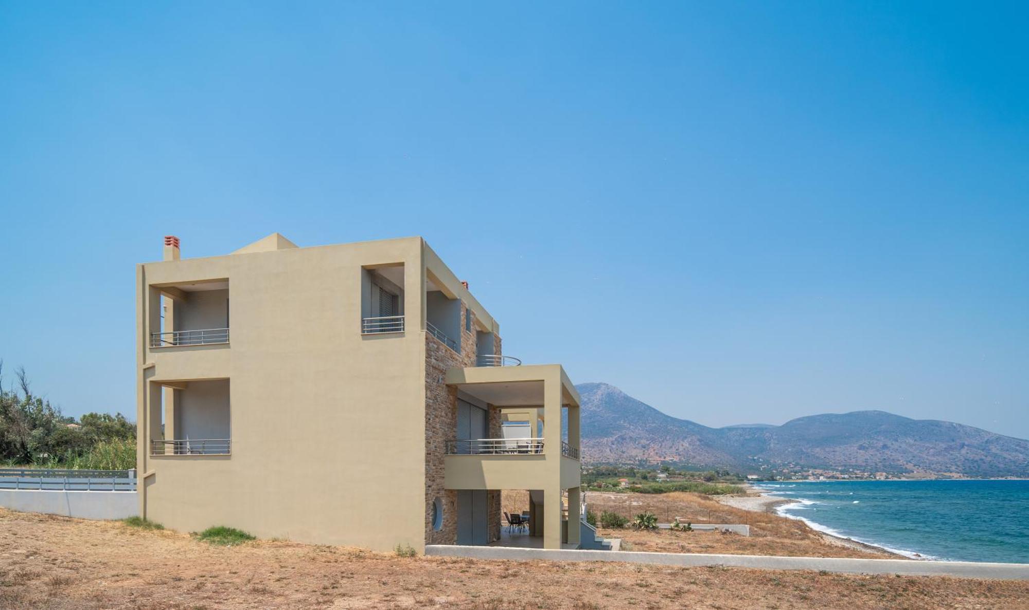 Spacious Beachfront Maisonettes With Stunning Views & A Private Beach โมเน็มวาซี ภายนอก รูปภาพ