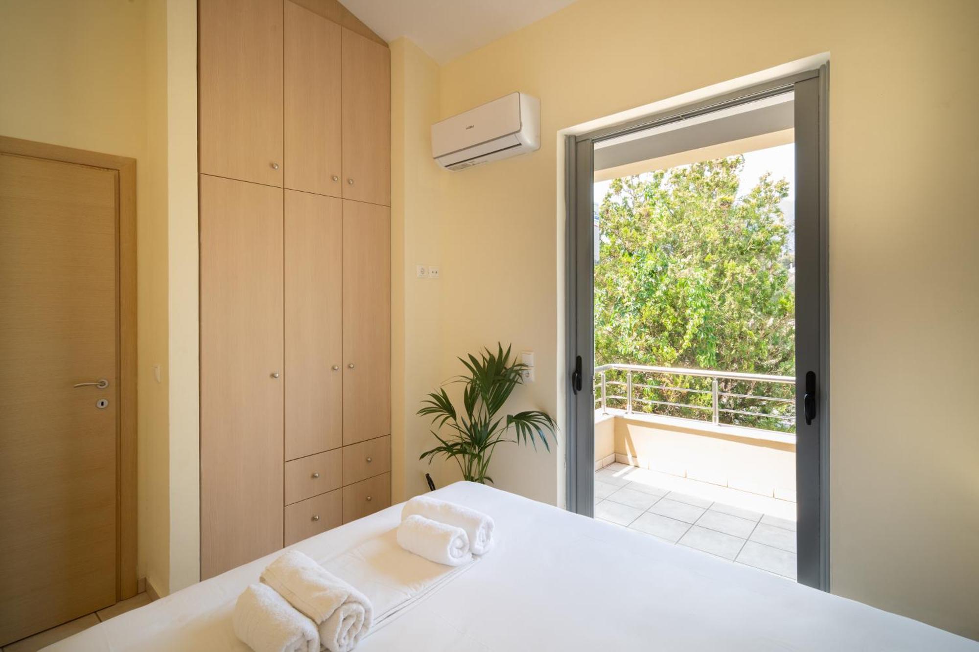 Spacious Beachfront Maisonettes With Stunning Views & A Private Beach โมเน็มวาซี ภายนอก รูปภาพ