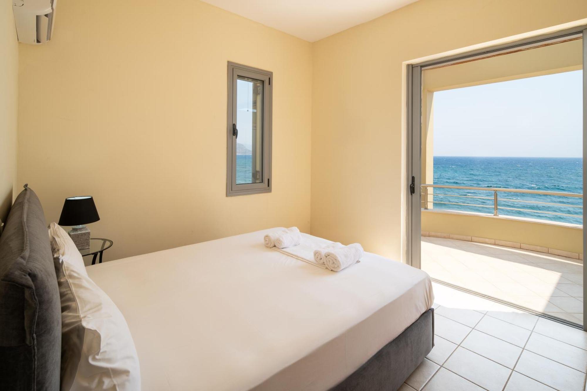 Spacious Beachfront Maisonettes With Stunning Views & A Private Beach โมเน็มวาซี ภายนอก รูปภาพ
